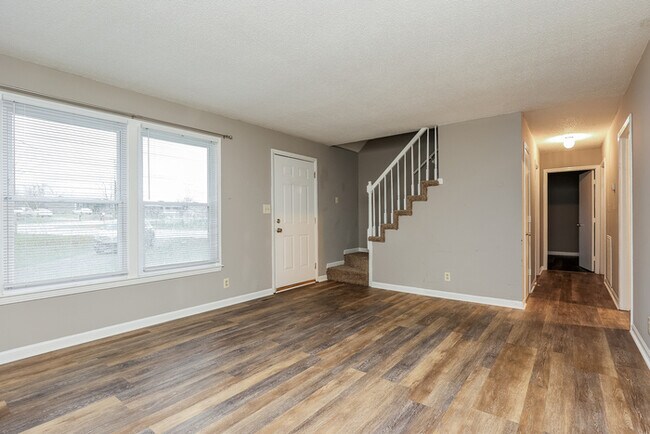 Building Photo - 490 Kellia Dr
