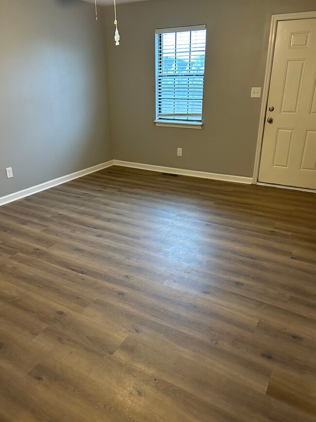 Foto del edificio - 120 Creekwood Ave