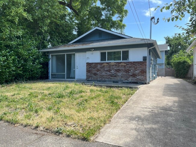 Building Photo - Modern 3-Bedroom Charmer with Bright Inter...