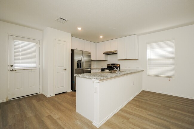 Building Photo - 12062 Links Pkwy, San Antonio, TX