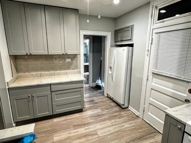 Foto del edificio - 723 Dobson St