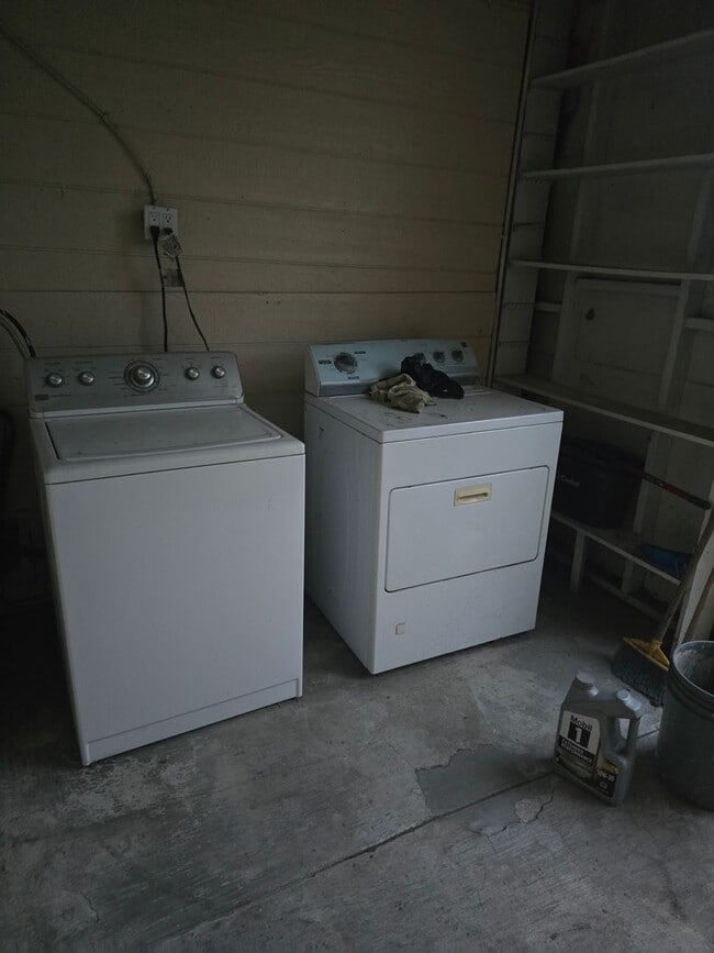 Foto del edificio - 12241 Firebrand St