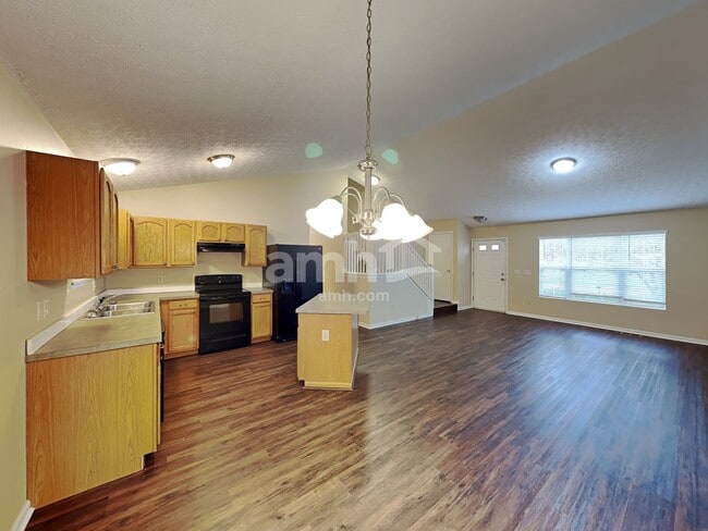 Foto del edificio - 7901 Chapel Stone Rd