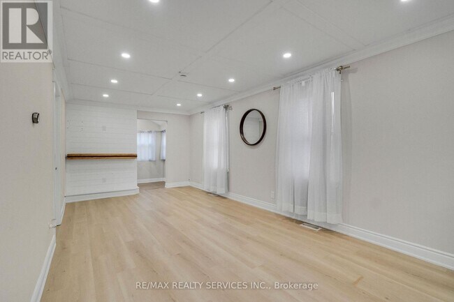 Photo du bâtiment - 171 Britannia Ave