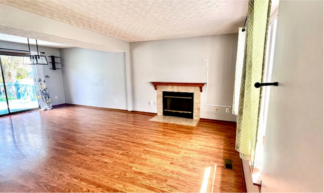 Foto del edificio - 6865 Barker Dr