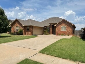 Building Photo - 2705 SE 39th St