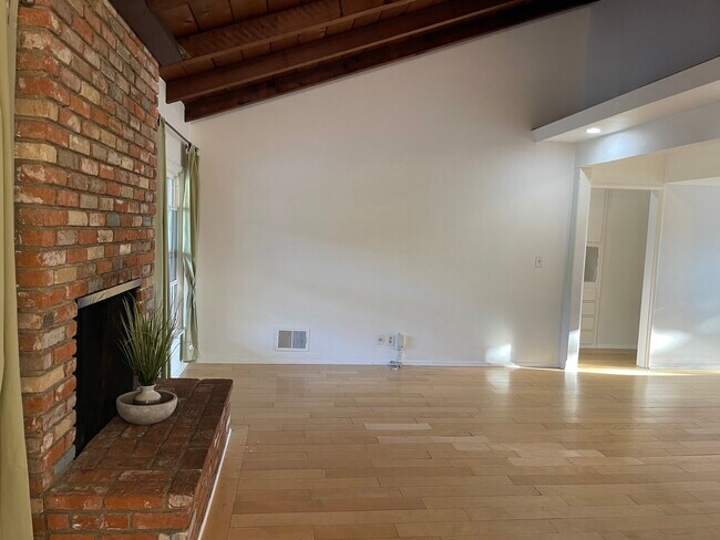 Foto del edificio - 3406 Wade St