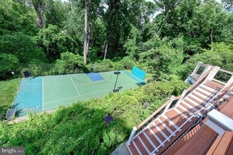 8232 Kerry Ct