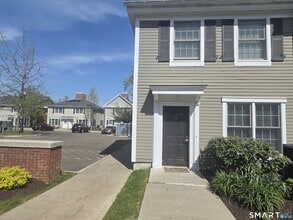 Building Photo - 14 Fairgate Dr