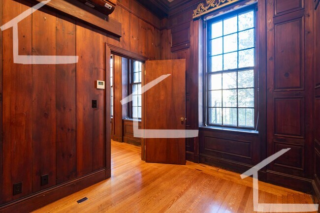 Foto del edificio - 153 Commonwealth Ave