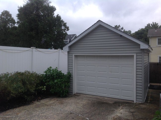 Building Photo - 1324 Vina Ave