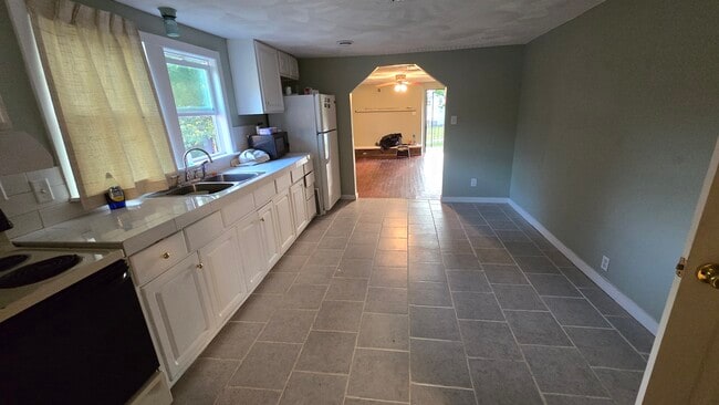 Building Photo - 68 Elway Dr