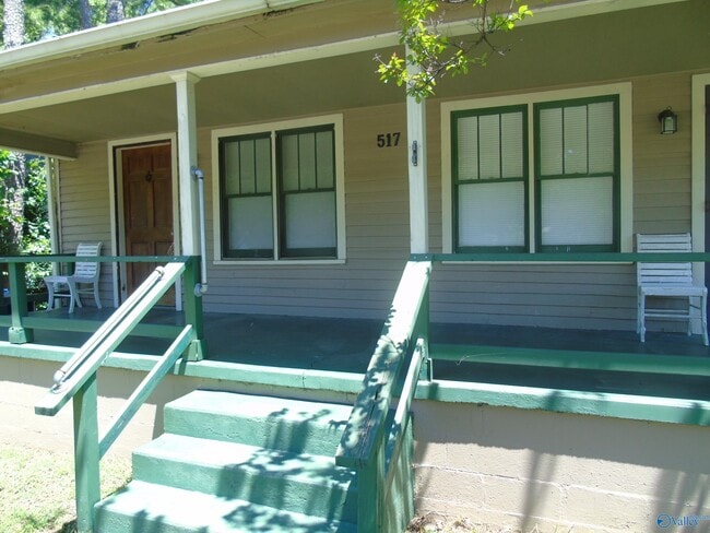 Foto del edificio - 517 Oshaughnessy Ave NE