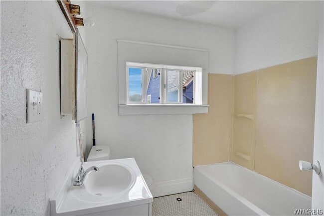 Building Photo - 1348 Pierce Ave