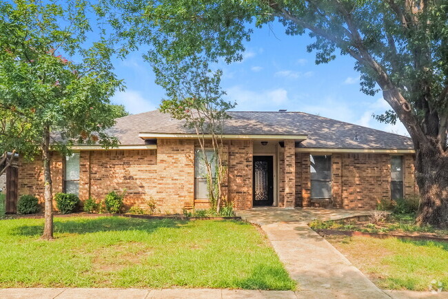 Building Photo - 904 Fairfield Ln