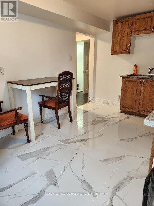 Photo du bâtiment - 406 Tamarack Dr