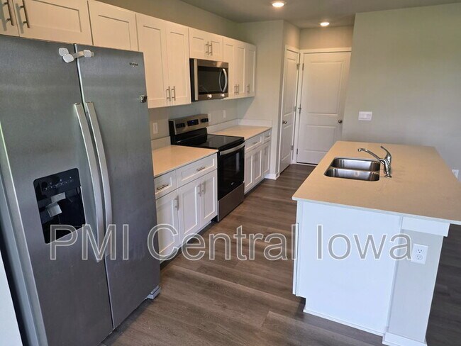 Foto del edificio - 1631 NE Crossing Oaks Ln