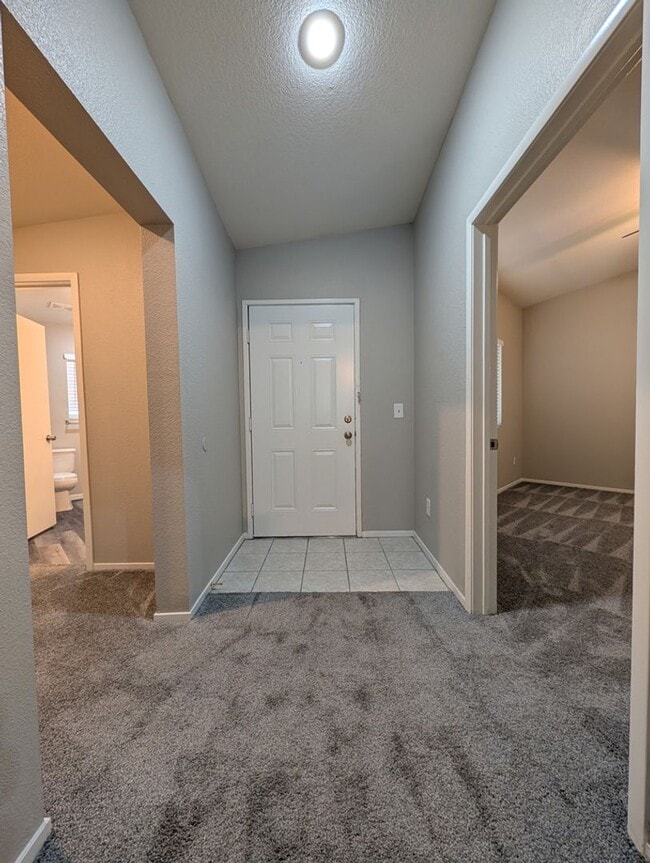 Building Photo - 2-BEDROOM CONDO IN LAS VEGAS