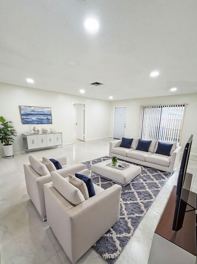 Foto del edificio - 4583 Barclay Cres