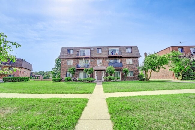 Foto del edificio - 1208 Whispering Hills Ct