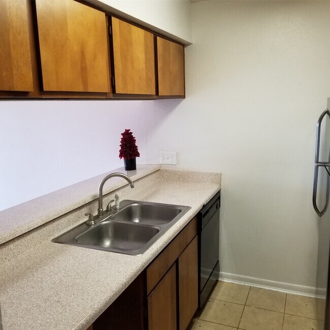 Foto del edificio - 3015 Walnut Bend Ln