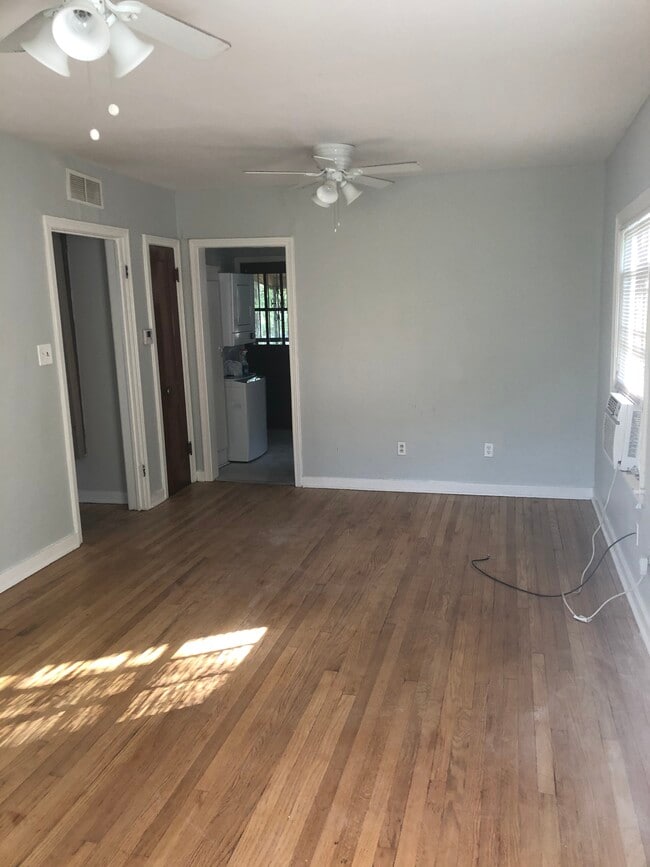 Living/Dining Area - 1027 Bellevue Pl