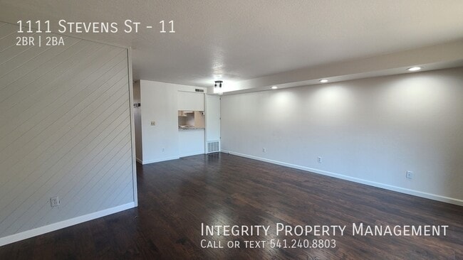 Building Photo - 1111 Stevens St