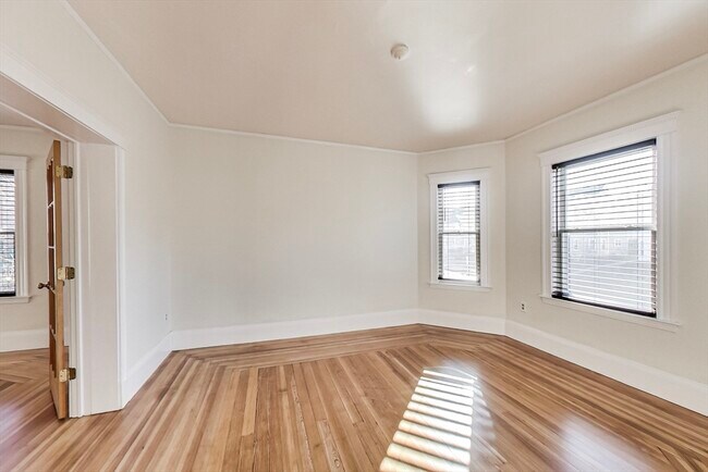Foto del edificio - 183 Powder House Blvd