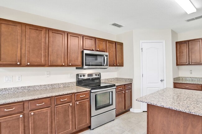 Building Photo - Charming 4-Bedroom Home with Spacious Yard