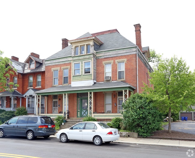 Building Photo - 597-601 Oak St
