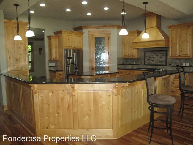 Building Photo - 4 br, 4 bath House - 16480 Wren Lane