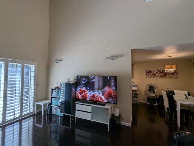 Building Photo - Renovated Castro Valley 2Bed/2.5Ba Home - ...