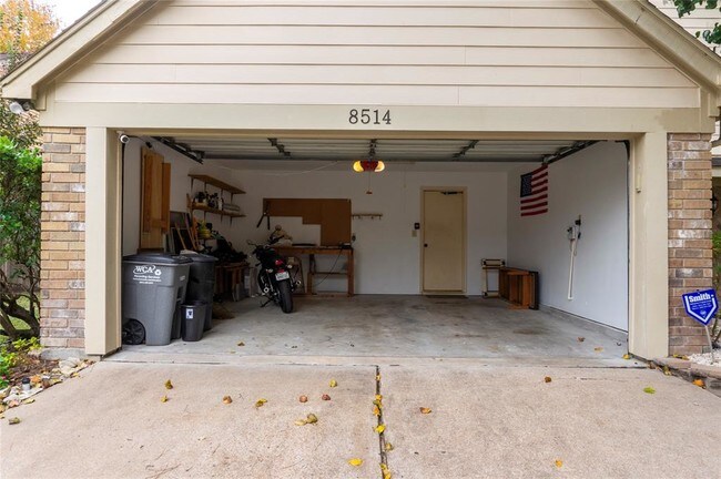 Building Photo - 8514 Hot Springs Dr
