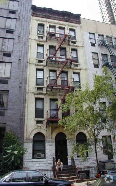 Foto principal - 418 East 81st Street