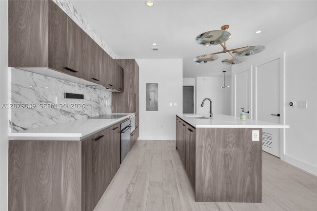 Building Photo - 480 NE 31st St