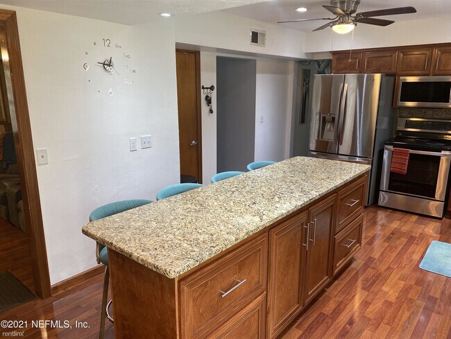 Building Photo - 4 br, 2 bath House - 5863 Le Sabre Rd