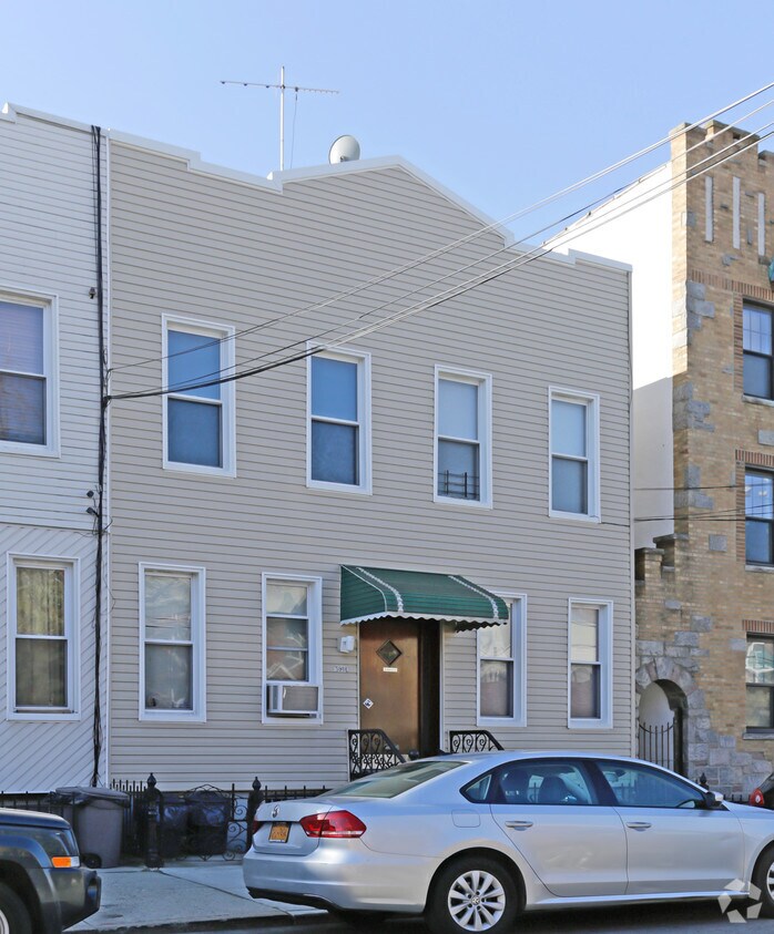 Foto del edificio - 5918 Gates Ave