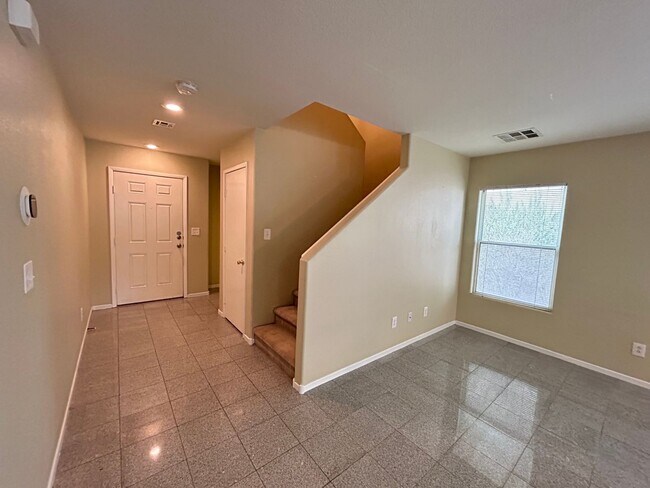 Building Photo - 3 Bedroom 2.5 Bathroom Silverado Ranch Home!