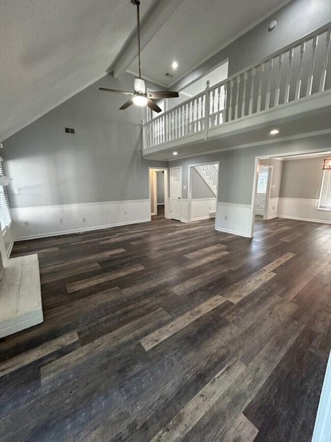 Foto del edificio - 496 Quail Crest Dr