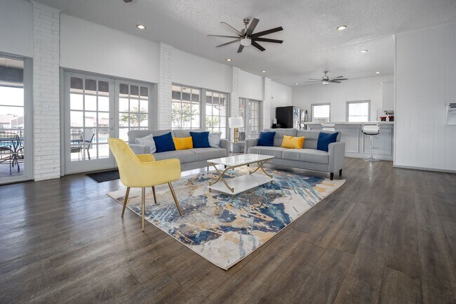 Interior Photo - Aspen Place