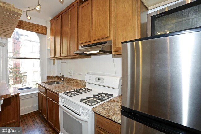 Building Photo - 1856 Mintwood Pl NW