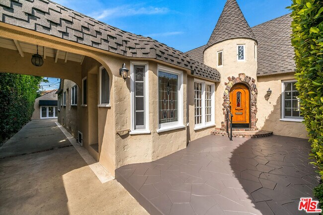 Building Photo - 1217 S Genesee Ave