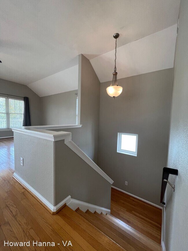 Building Photo - 3 br, 2.5 bath House - 3705 Pendleton Avenue