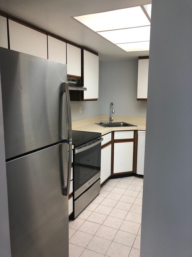 Foto del edificio - Highly desired unit located in Greenbrier ...