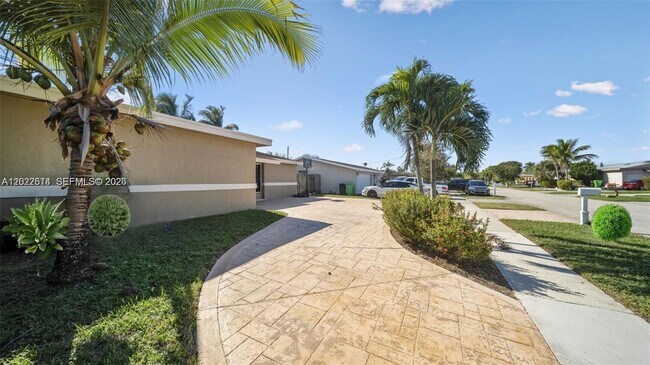 Foto del edificio - 9650 NW 24th St