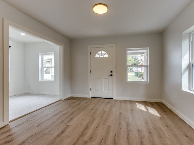 Foto del edificio - 1-Bedroom Apartment for Rent Near Midtown