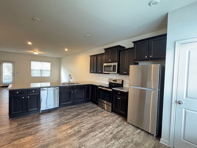 Building Photo - 3 Bedroom | 2.5 Bathroom Townhome in North...