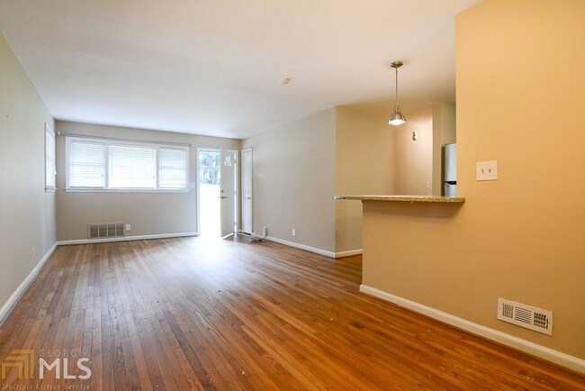 Building Photo - 2671 Woodridge Dr