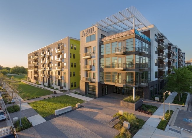 Azul Lakeshore apartments — community photo - Azul Lakeshore