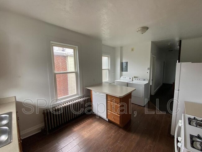 Foto del edificio - 214 W Jackson St